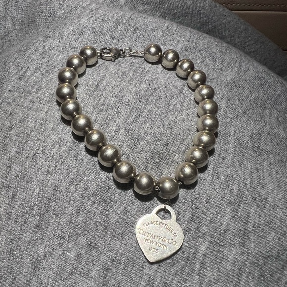 Tiffany and Co. heart tag bracelet, sterling silver, 8mm - Picture 2 of 5
